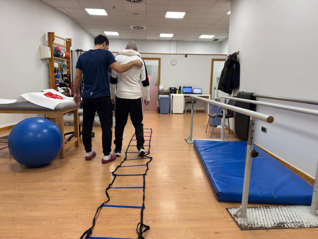 MANTENERSE ACTIVO EN LA ENFERMEDAD DE PARKINSON: FUERZA, COORDINACIÓN Y MOVILIDAD